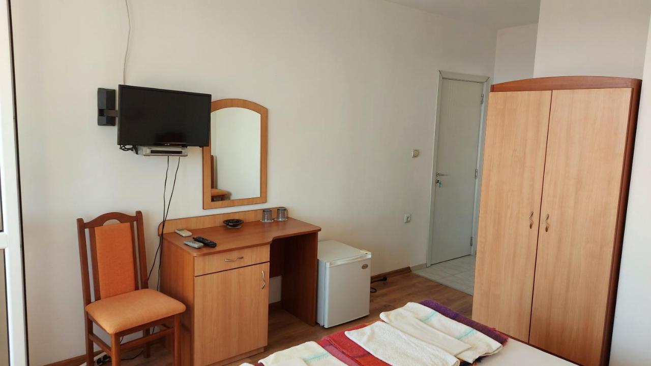 Guest House Rona - Free Parking And Sea View Sveti Vlas Exterior photo